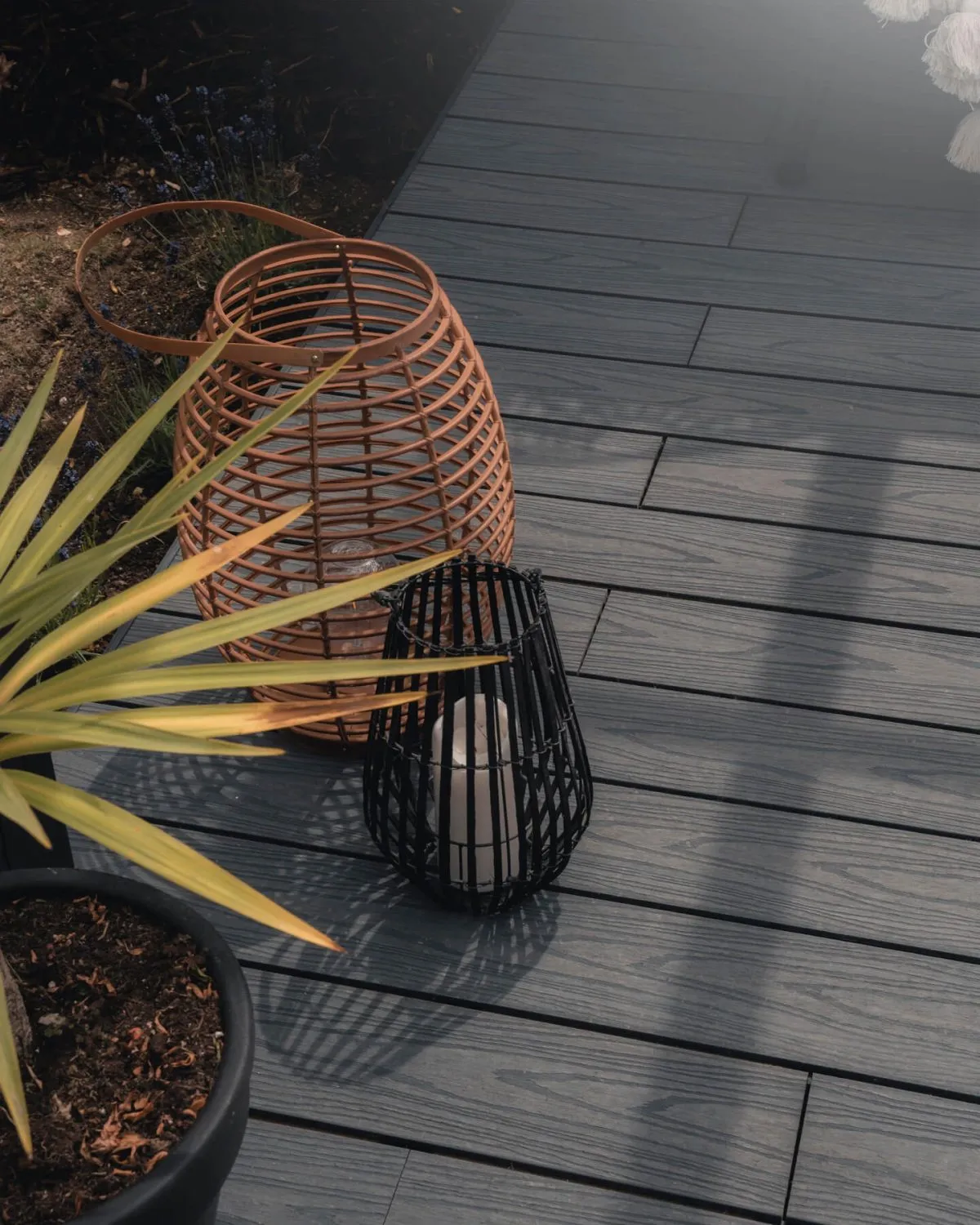 HD Deck Dual composite boards on house patio - Composite Prime